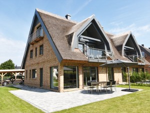 Bild: exklusive Reetdach Villa nur 500 Meter bis zum Strand für 6+2 Personen